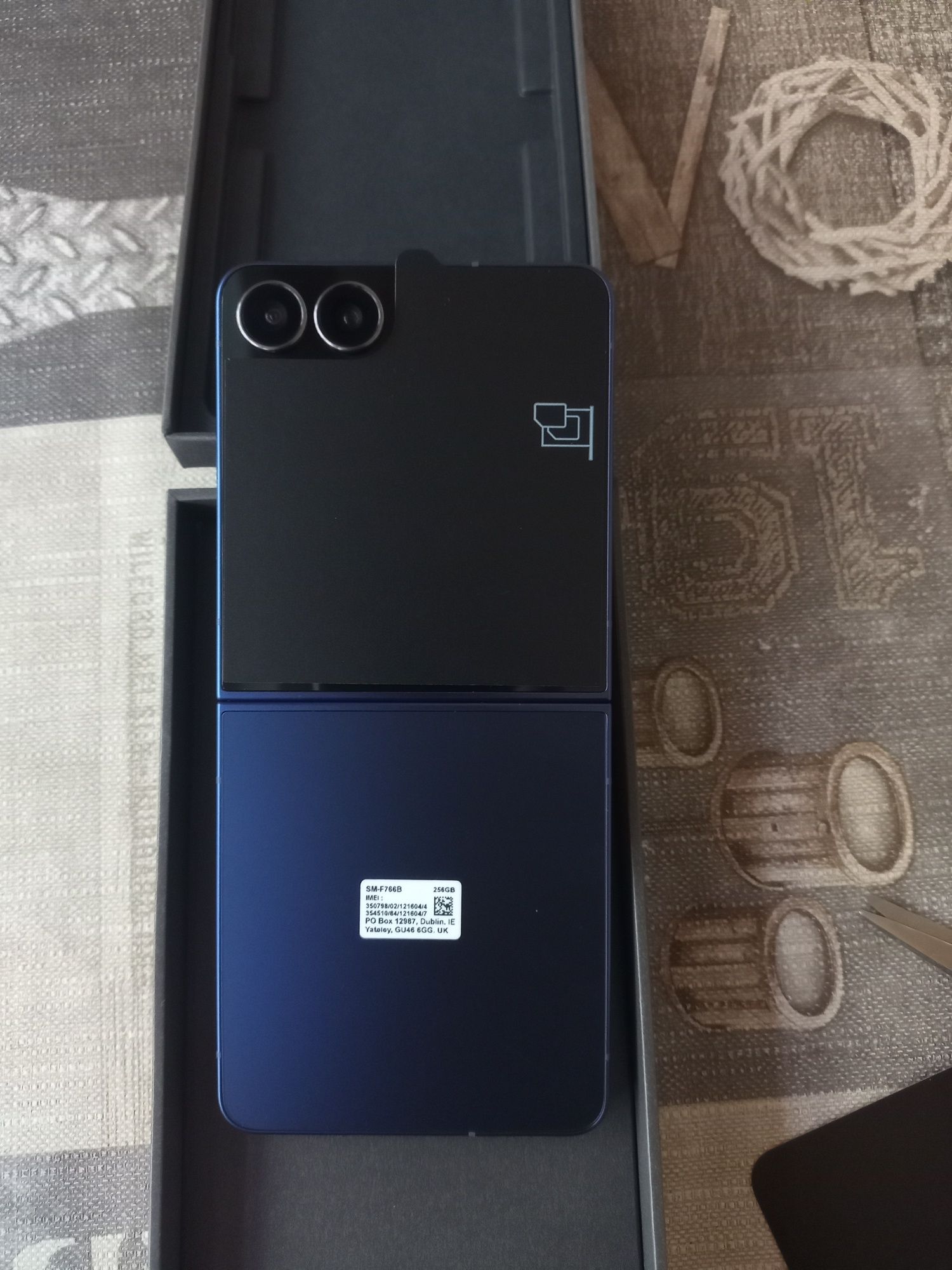 SAMSUNG GALAXY Z FLIP 7 256GB със гаранция