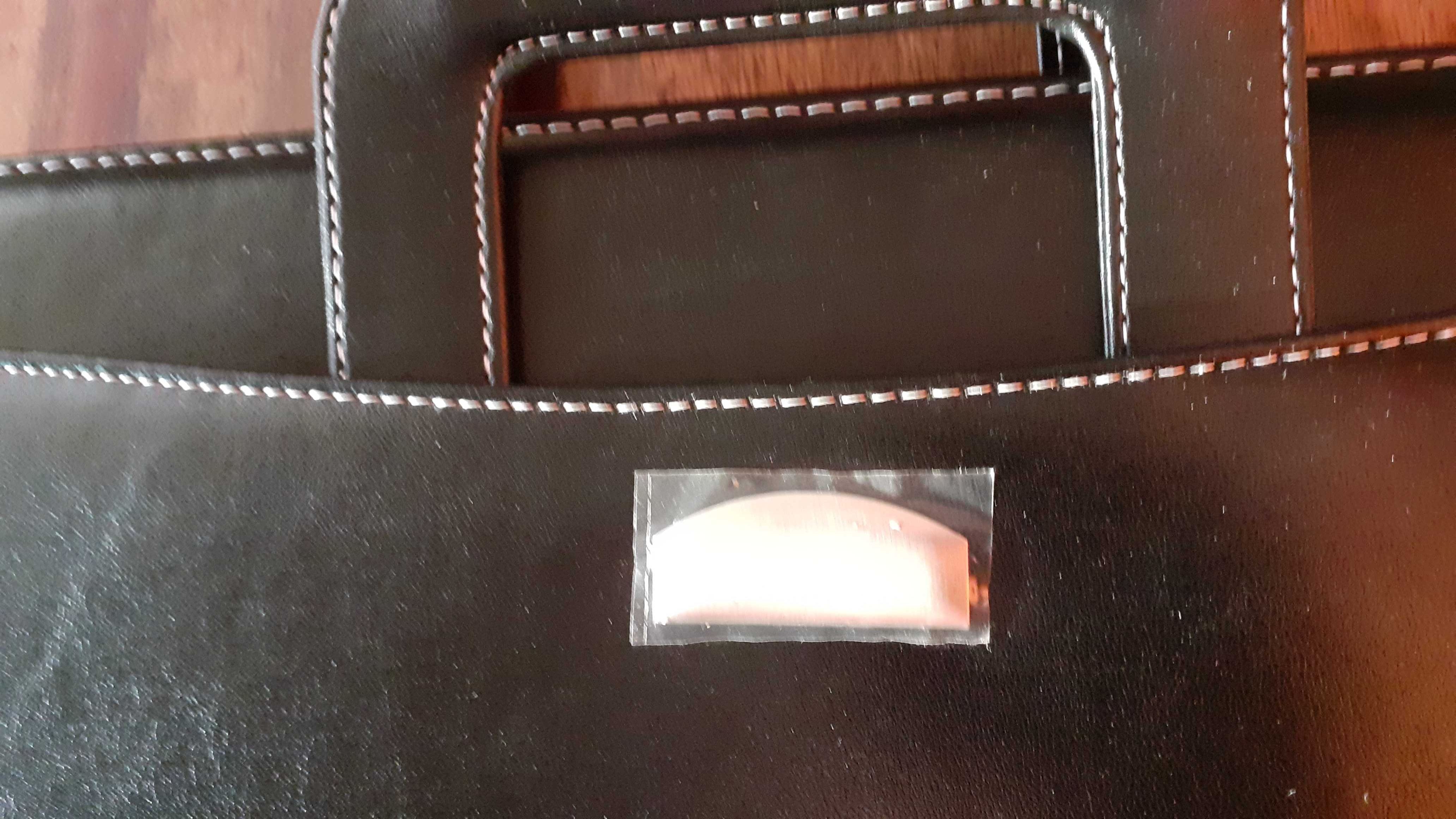 чанта бизнес черна с изтеглящи се дръжки красив дизайн