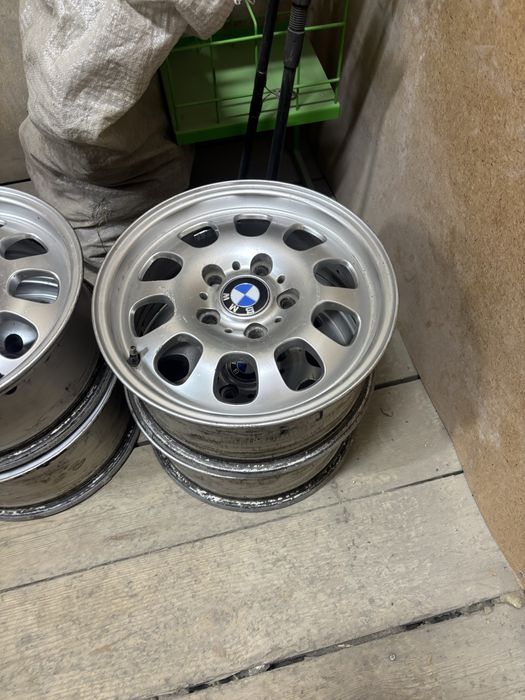 Продам диски на бмв диаметром 15