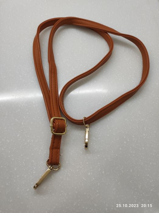 Ремешок для сумочки новый, регулируется длина, можно сделать длинее.
З