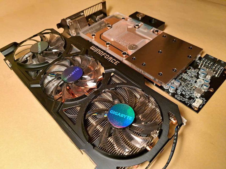 Gigabyte R9 290 4GB WindForce 3X OC, echipata cu un EK-FC R9-290X WB