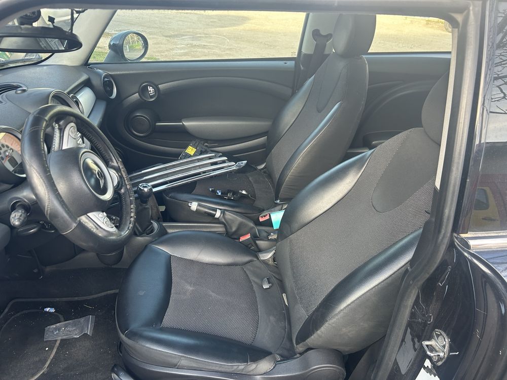 Продавам на части Mini Cooper r56 1.6D
