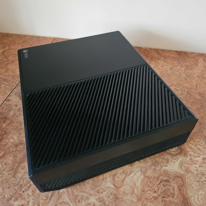 XBOX ONE 1TB + Kinect камера, 2 джойстика, 2 игри PS4 PS5 PlayStation