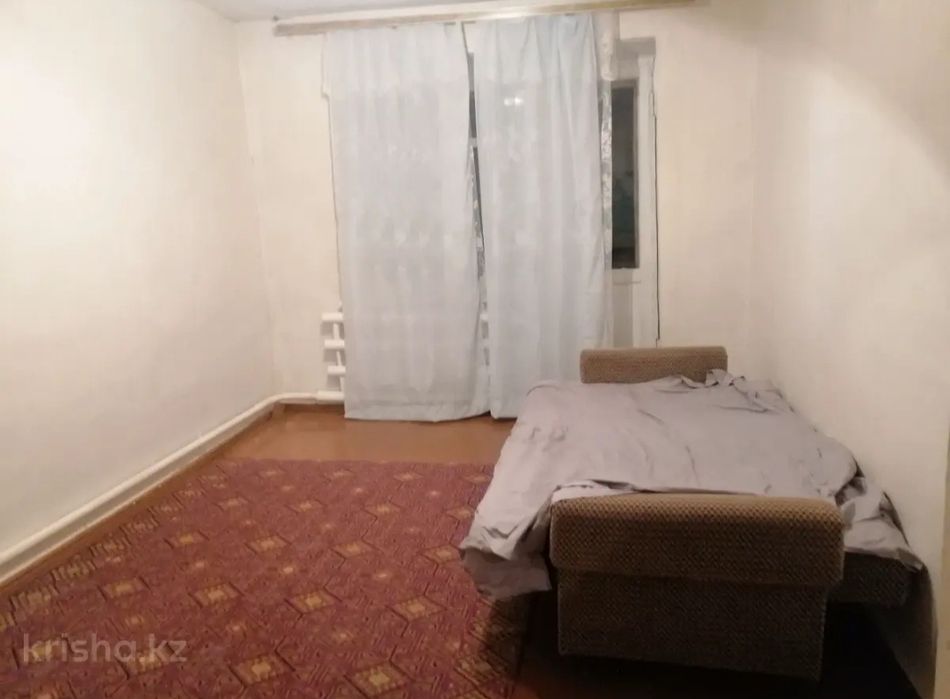 Сдаётся 2 ком квартира в поселке Бурлин. Квартира благоустроенная.