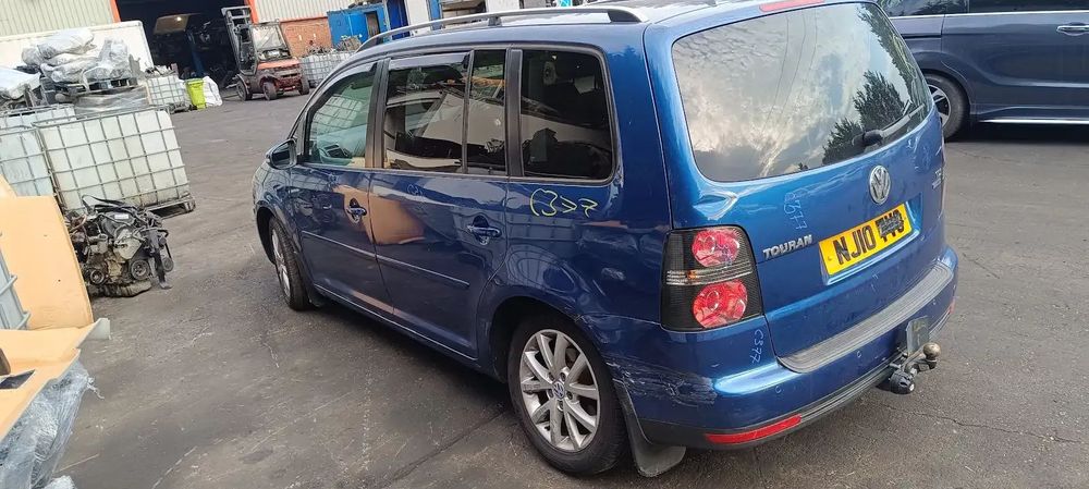 Dezmembrari / Dezmembrez Volkswagen Touran Touran (1T1, 1T2) Facelift 1.9 TDI BLS cutie viteze manuala cod culoare LC5C