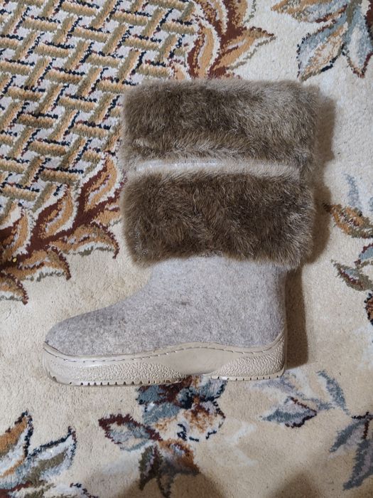 Продам женские унты