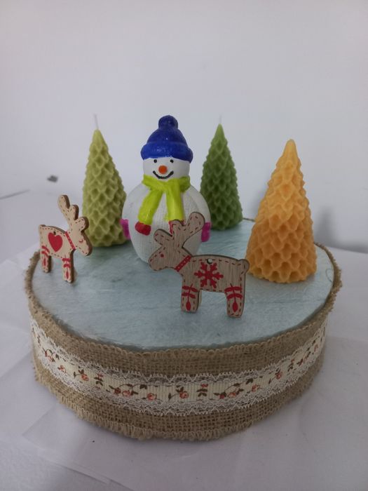 Lumânări și decorațiuni de sărbători.  Și suporturi de lumanari.