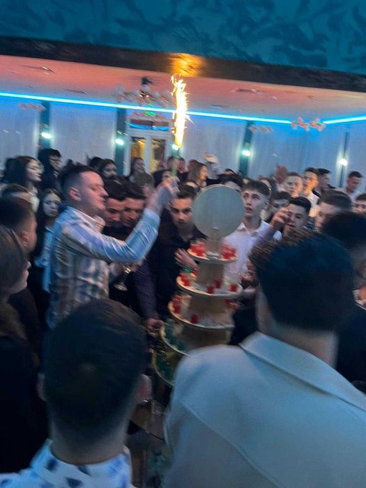 Boooom! 
De inchiriat tort de shoturi pentru super evenimente !