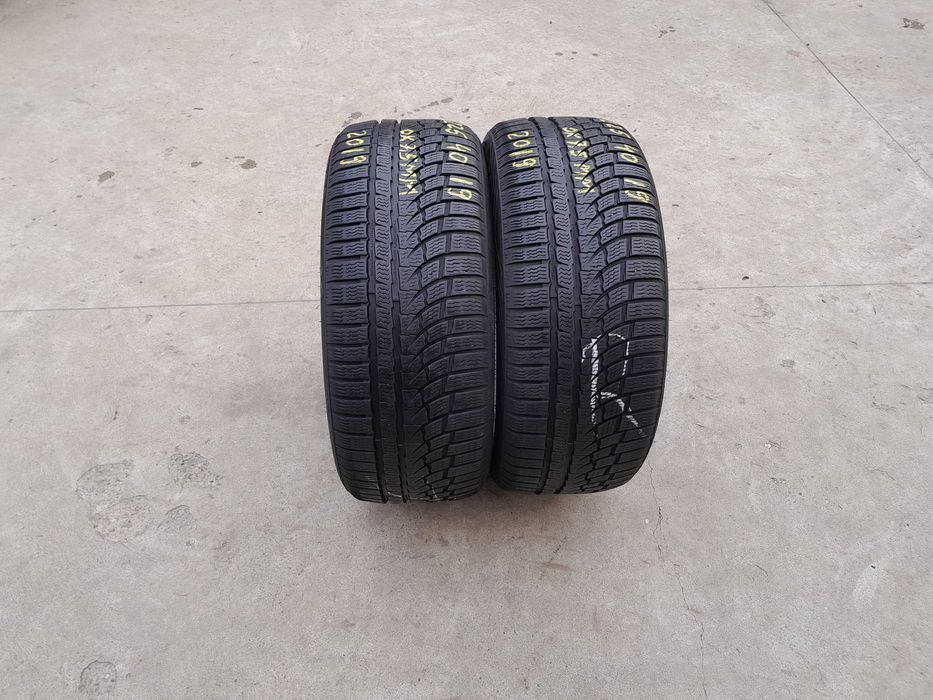 Doua anvelope de iarna 225 40 19 nokian WR A4 profil 7,5 mm