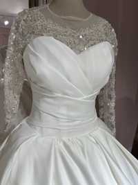Свадебное платье. Новое.