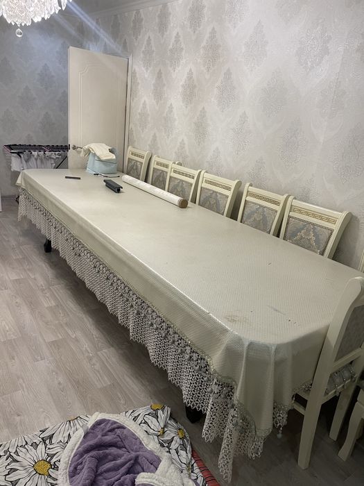 Стол и стулья продам срочно