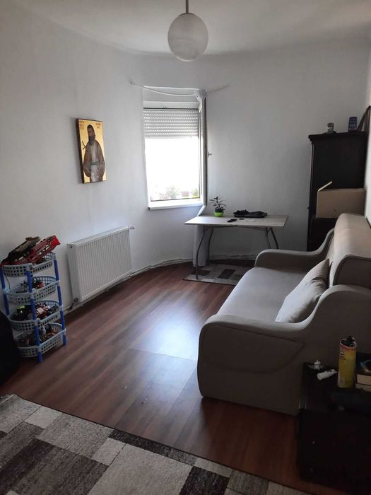 Ofer spre închiriere casa