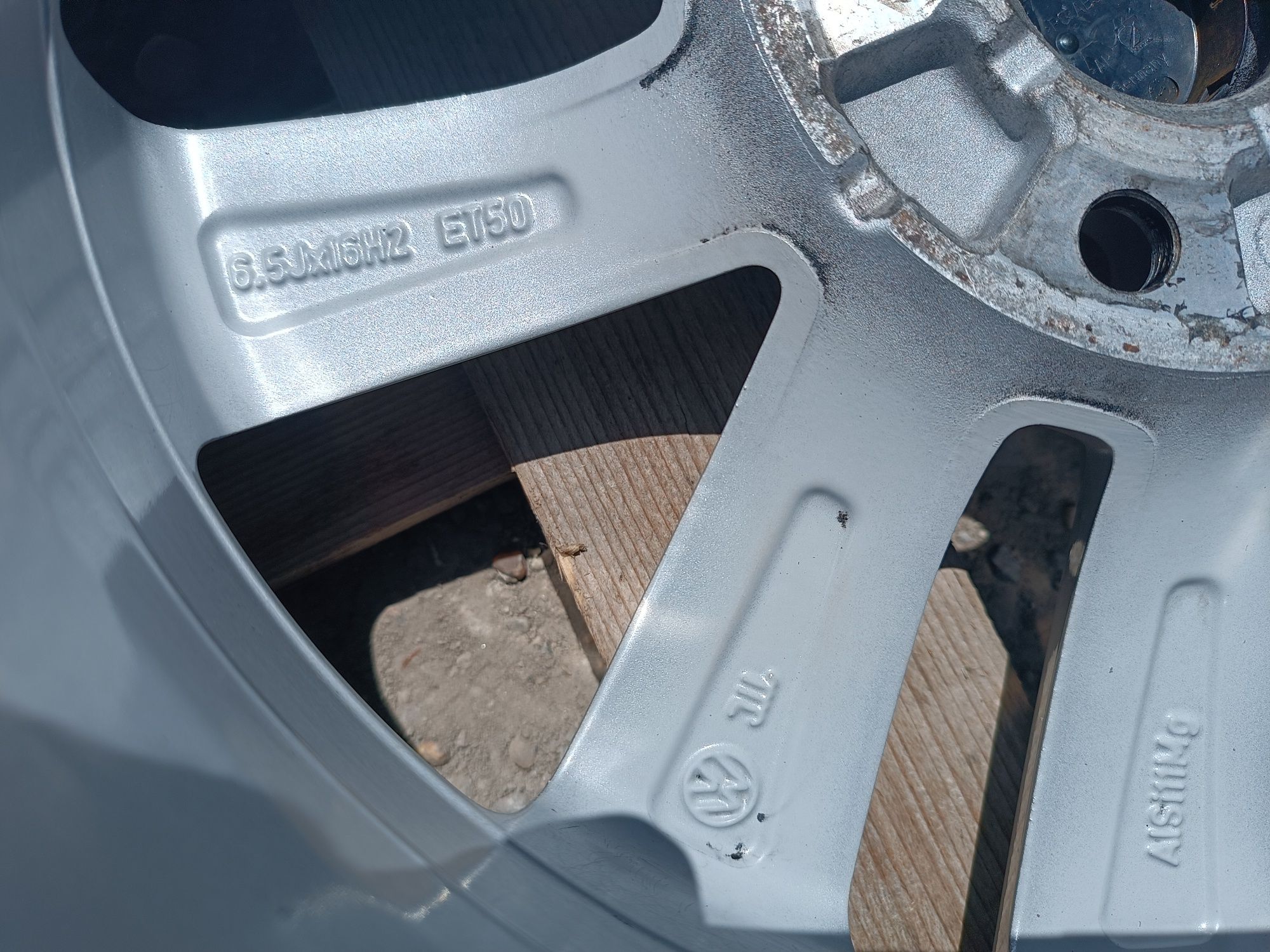 1бр. лята джанта VW 16ка 5х112 VW + лятна гума 205/55/16 Bridgestone