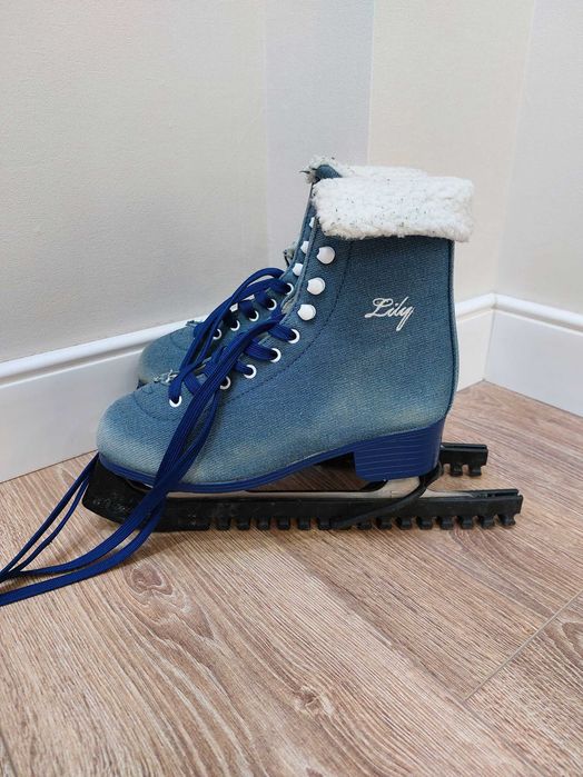 Профессиональные женские коньки в отличном состоянии в 37 разм,  20000