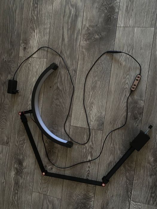 Лампа и складная кушетка для наращивания ресниц