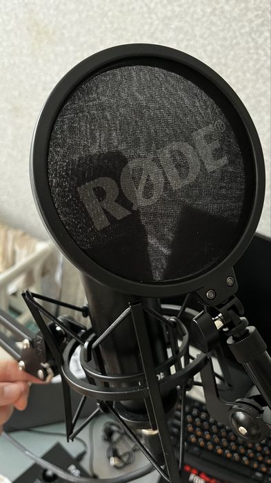 студиен микрофон RØDE NT1 – комплект