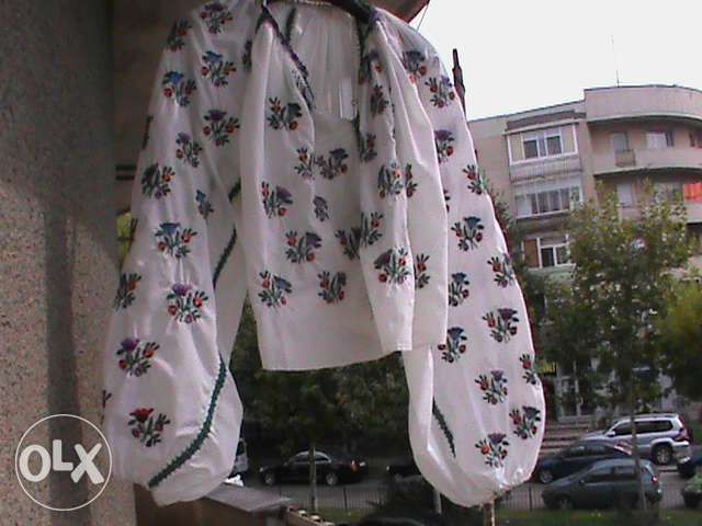 Bucata din ie populara floricele