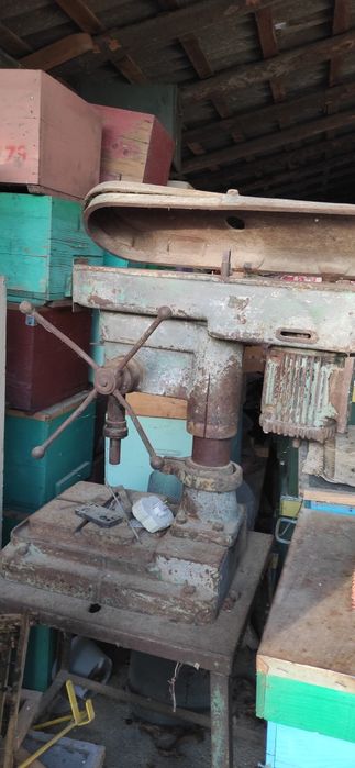 Mașina găurit industrială