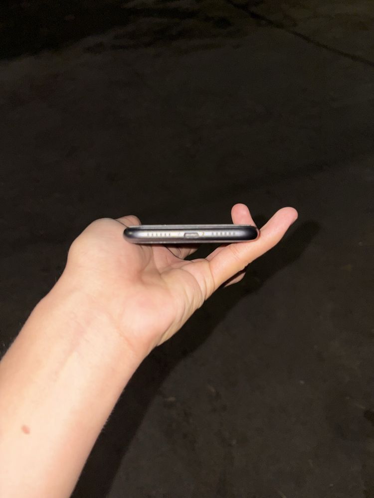 Iphone 11 Black 64 GB Ideal