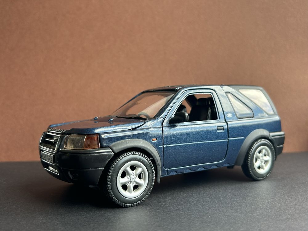 Macheta Land Rover Freelander 1/24 SmartToys