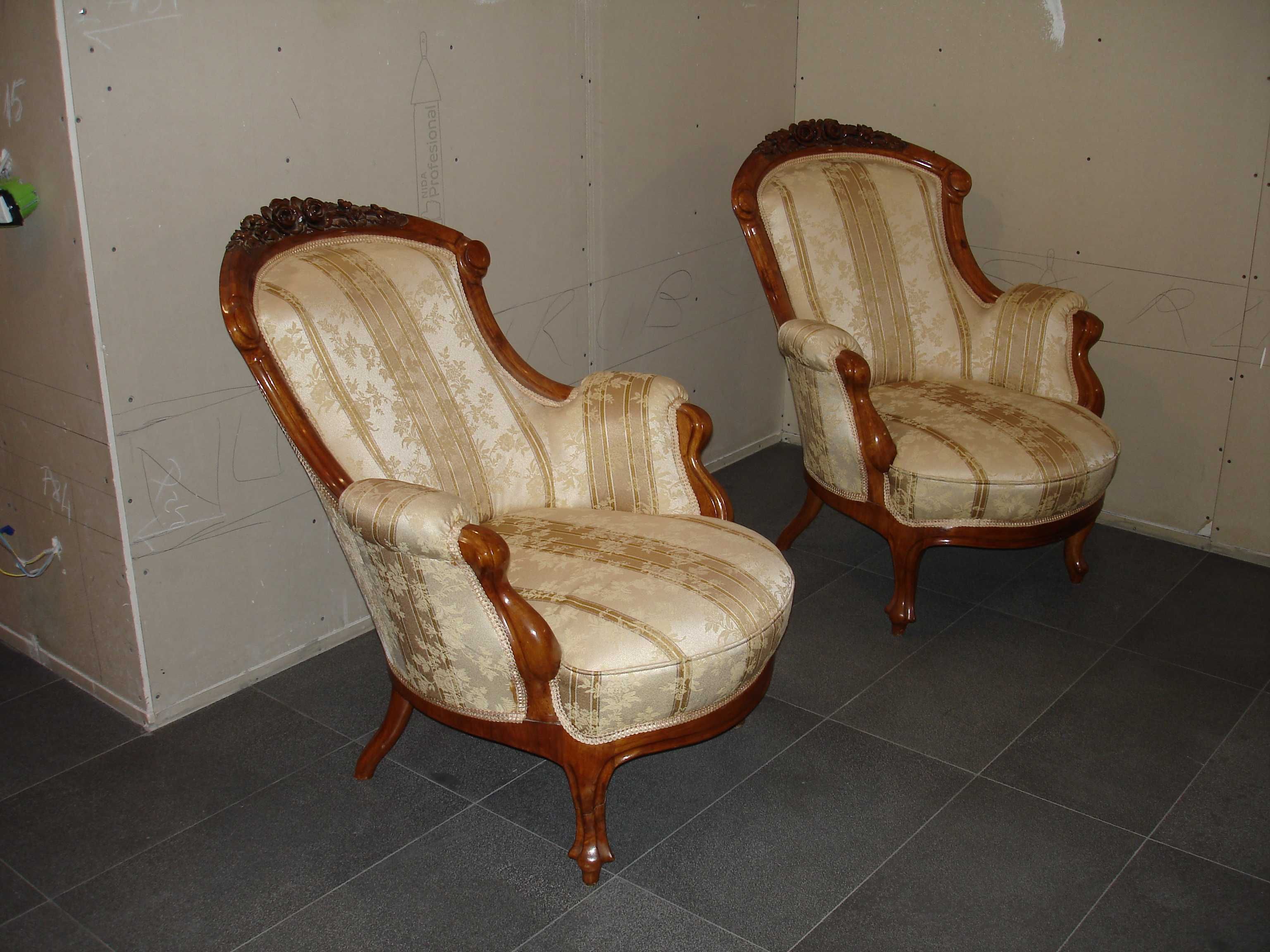 2 Fotolii stil Biedermeier , lemn solid sculptat , foarte frumoase.
