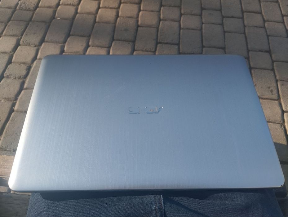 Asus intel celeron N3000 4/500gb xotira