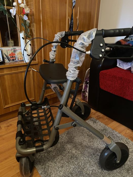 Carucior din aluminiu cu 4 roti, usor, pliabil, gri cu negru