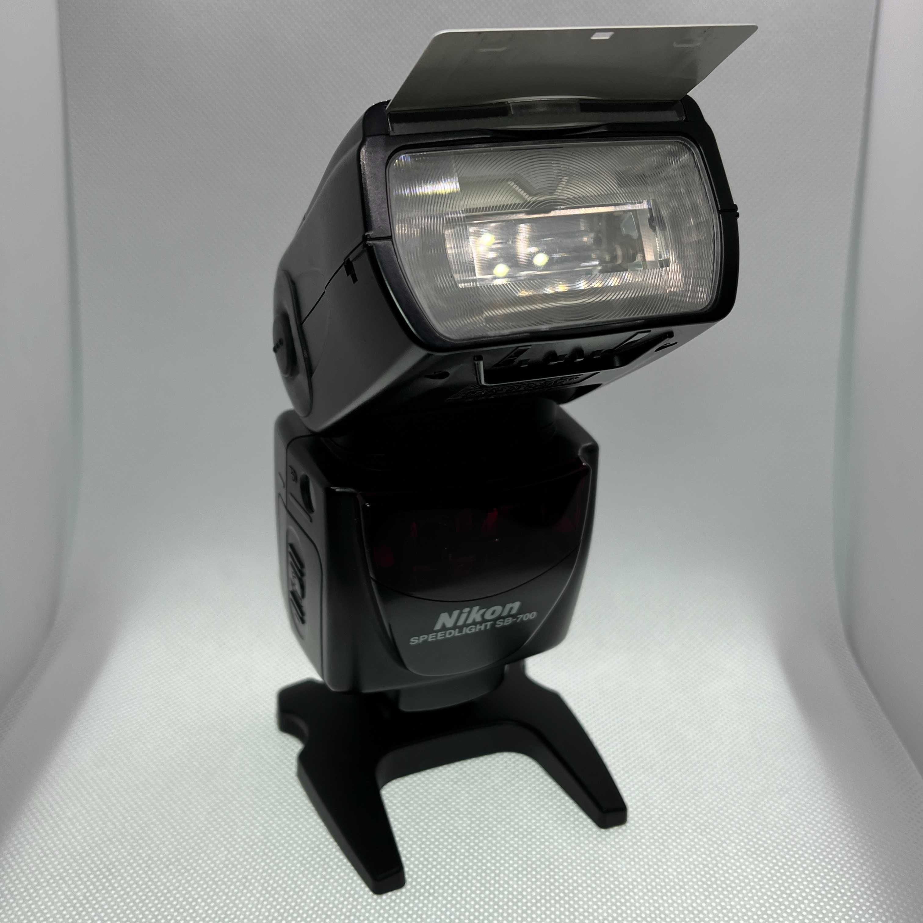 Вспышка  Nikon Speedlight SB-700