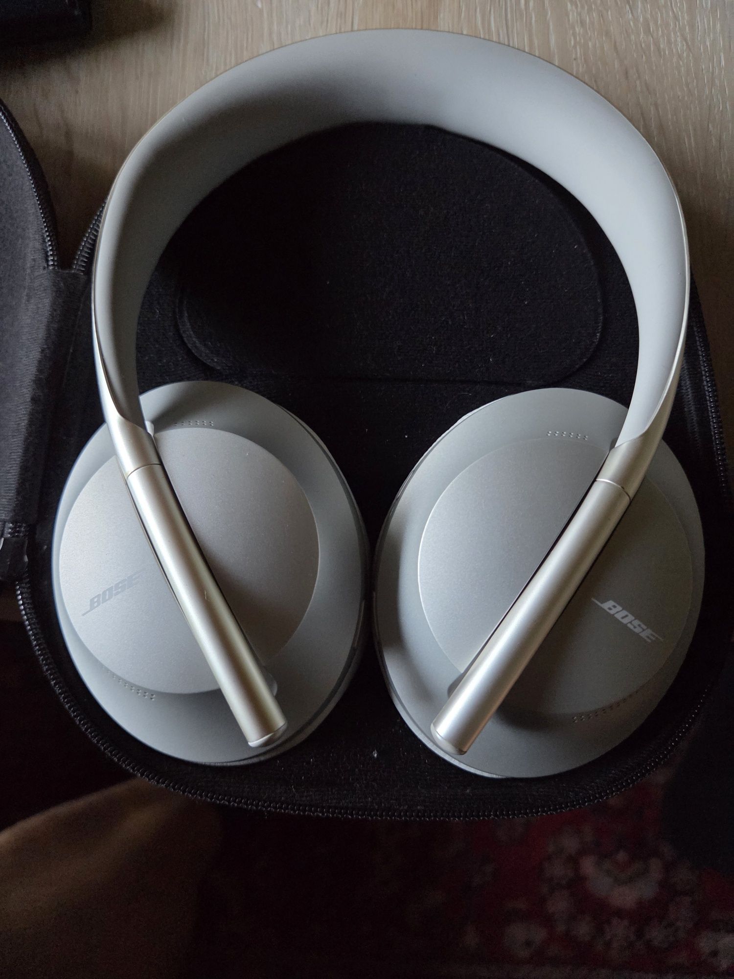 Продавам Bose Noise Cancelling Headphones 700