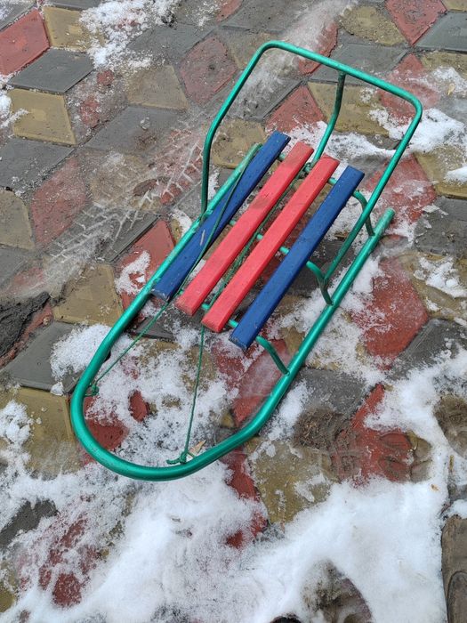 Продам санки новые.