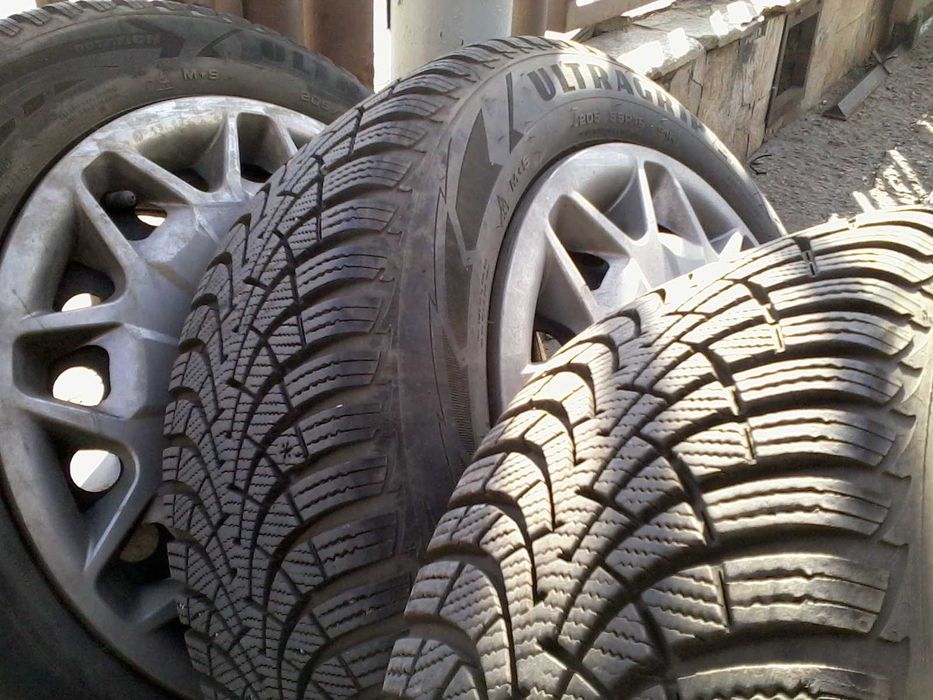 Зимни 205/55R16 Goodyear UltraGrip на 10-12 хил. км с железни джанти
