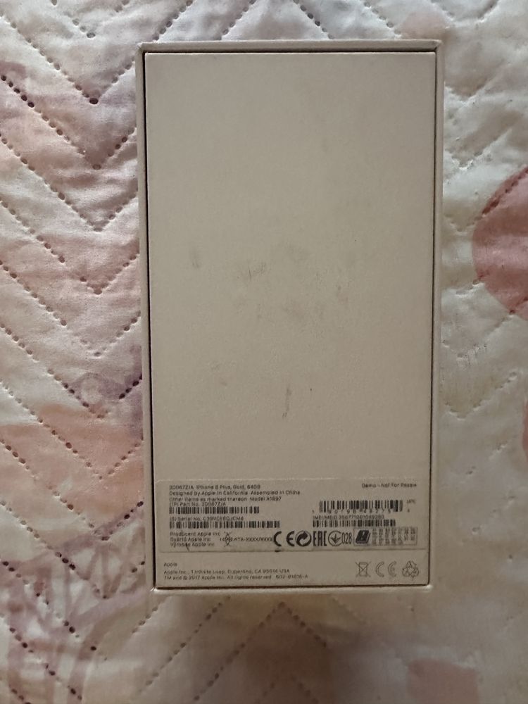 Продавам iphone (айфон)8 plus 64 gb