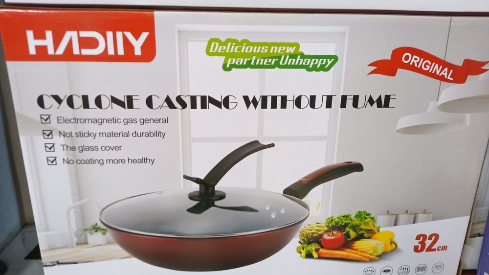 Новая сковородка с крышкой