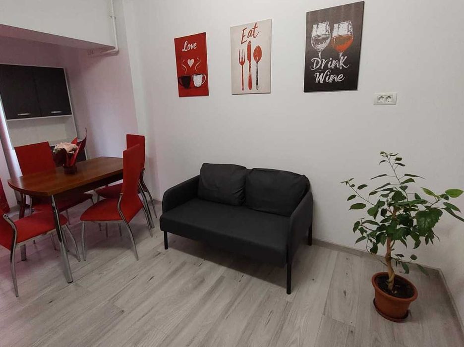 Apartament 2 camere decomandate, de inchiriat, renovat si mobilat.