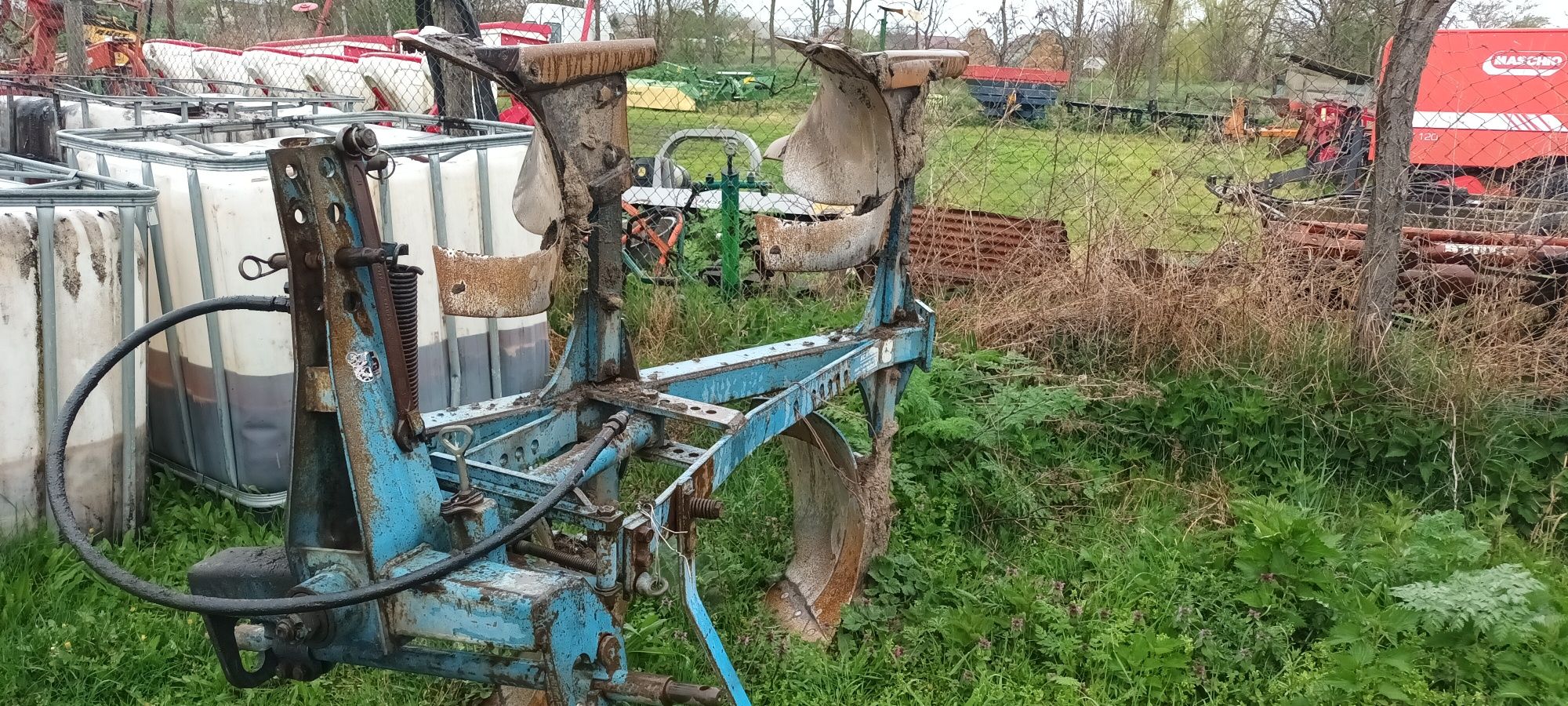 Vand tractor massey ferguson plus utilaje