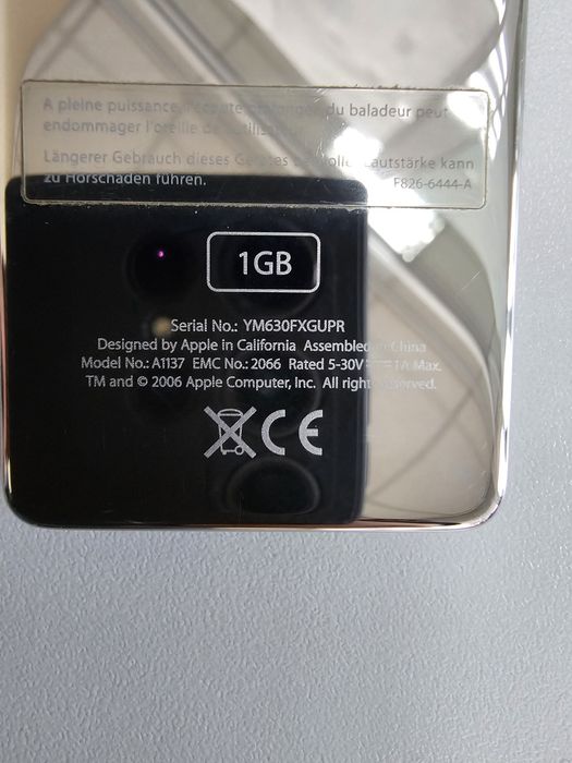 Apple Ipod nano 1st Gen 1GB black good battery