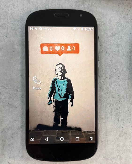 Мобилен телефон YotaPhone 2