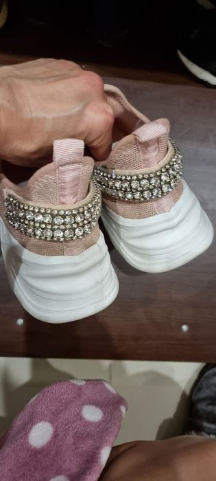 Сникърси Reebok.Розови сникърси.Guess  златисти