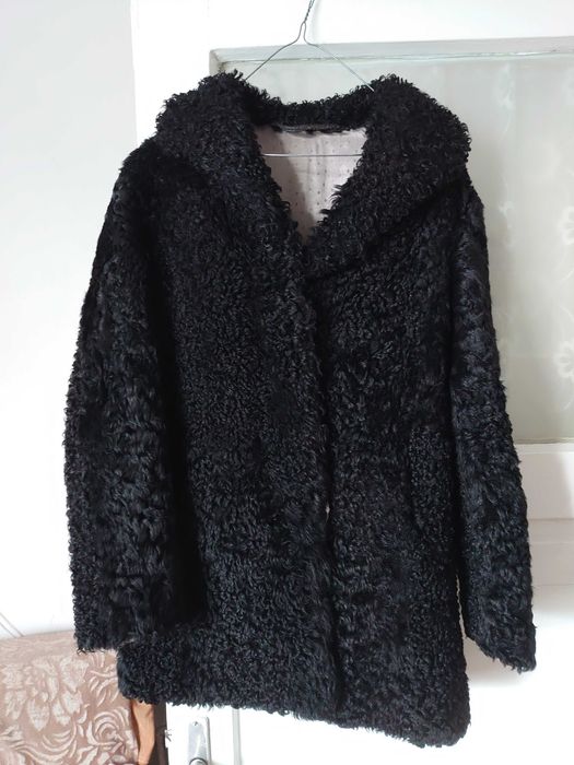 3 haine blana-Vizam (nurca), Karacul (Astrakhan), miel negru+accesorii