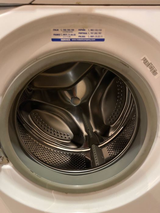 Продавам пералня Indesit EWSD 61051 W EU