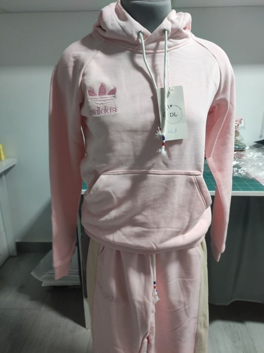 Продам спортивные костюмы