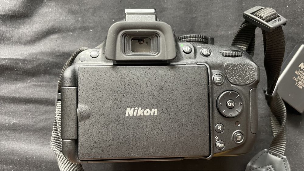 Фотоапарат Nikon D5200 и обективи 35/50/70-300