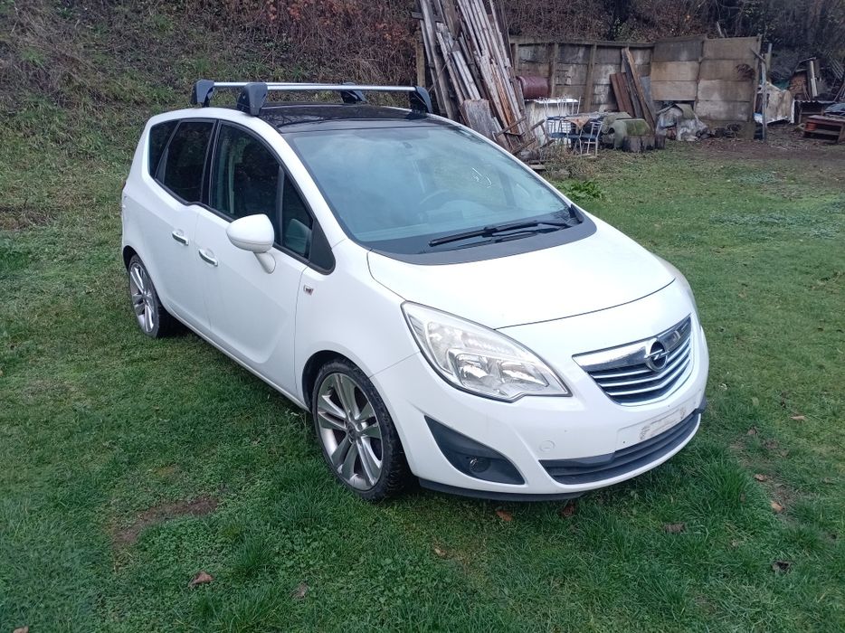 Продавам Опел мерива б 2011г на части