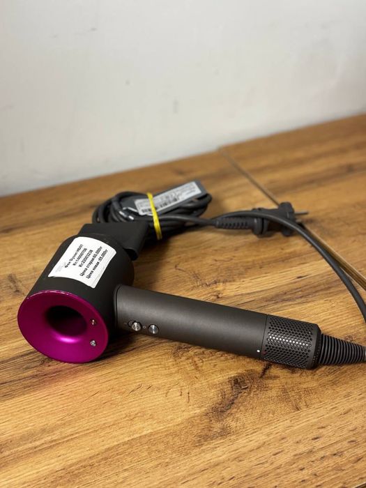 Фен: Dyson HD07_