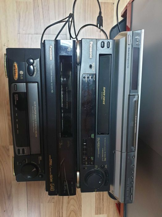 Продавам видеа и двд за части