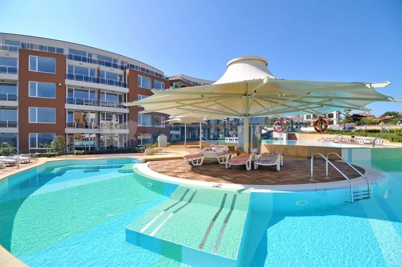 Продава се Двустаен апартамент в Черноморец - 69 кв.м за 1232 €/кв.м - Снимка #3