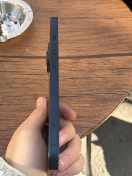 iPhone 13 – 128GB, Midnight (Negru-Albastru Închis)