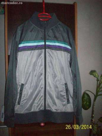Vand bluza sport originala, produs de calitate, import Germania,noua.