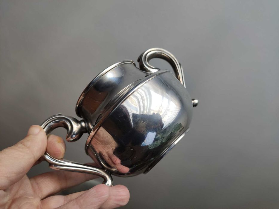 Vas vechi argintat tip zaharnita