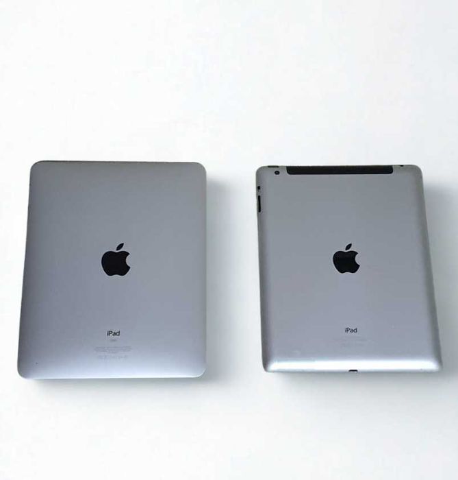 Lot 2 iPad pentru piese (1st Gen și 4th Gen)